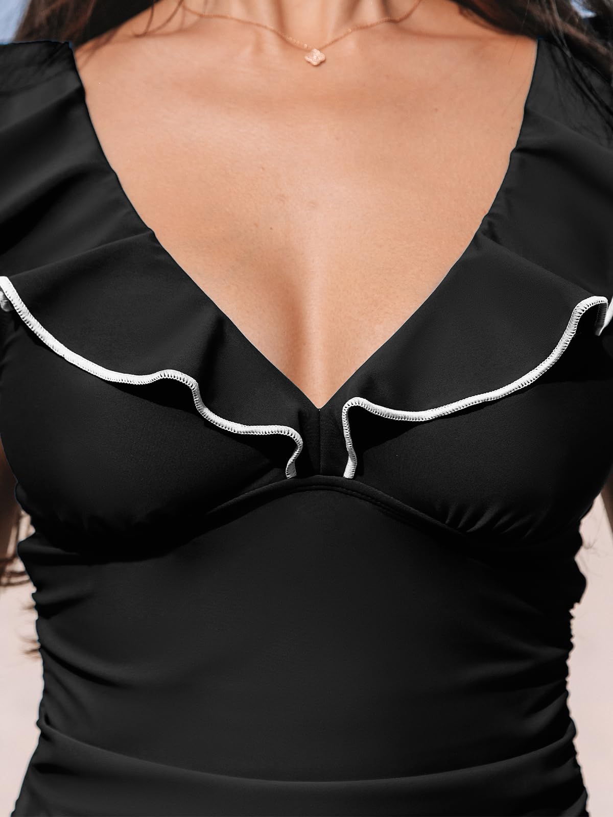 CUPSHE Ensemble tankini deux pièces pour femme avec col en V et bretelles réglables froncés (taille XS à 4XL), Noir , XS