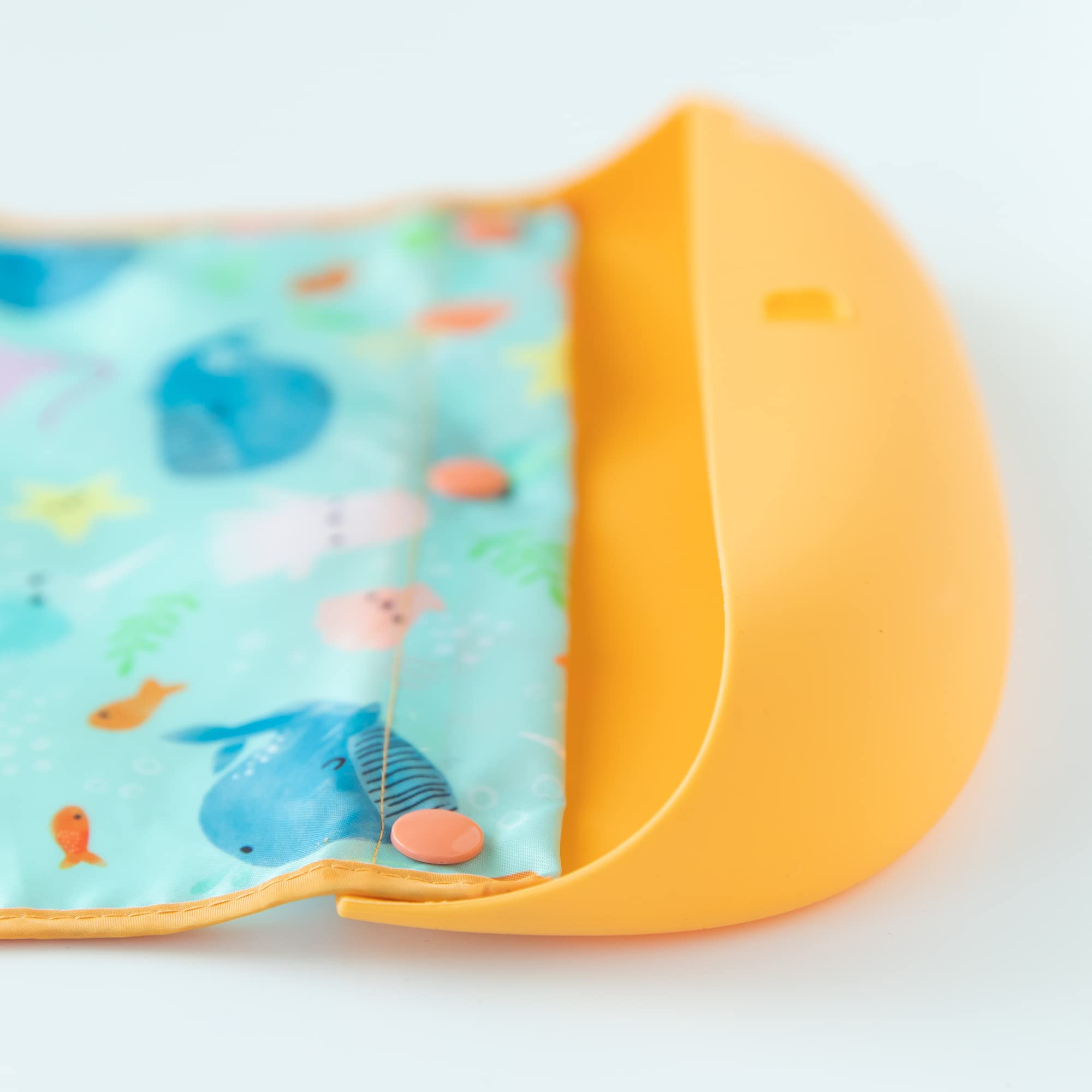 Bumkins Bavaglino in silicone per bambine e bambini, 6-24 mesi, indispensabile per mangiare, nutrire, tessuto combinato, bavaglini e maniche lunghe con custodia