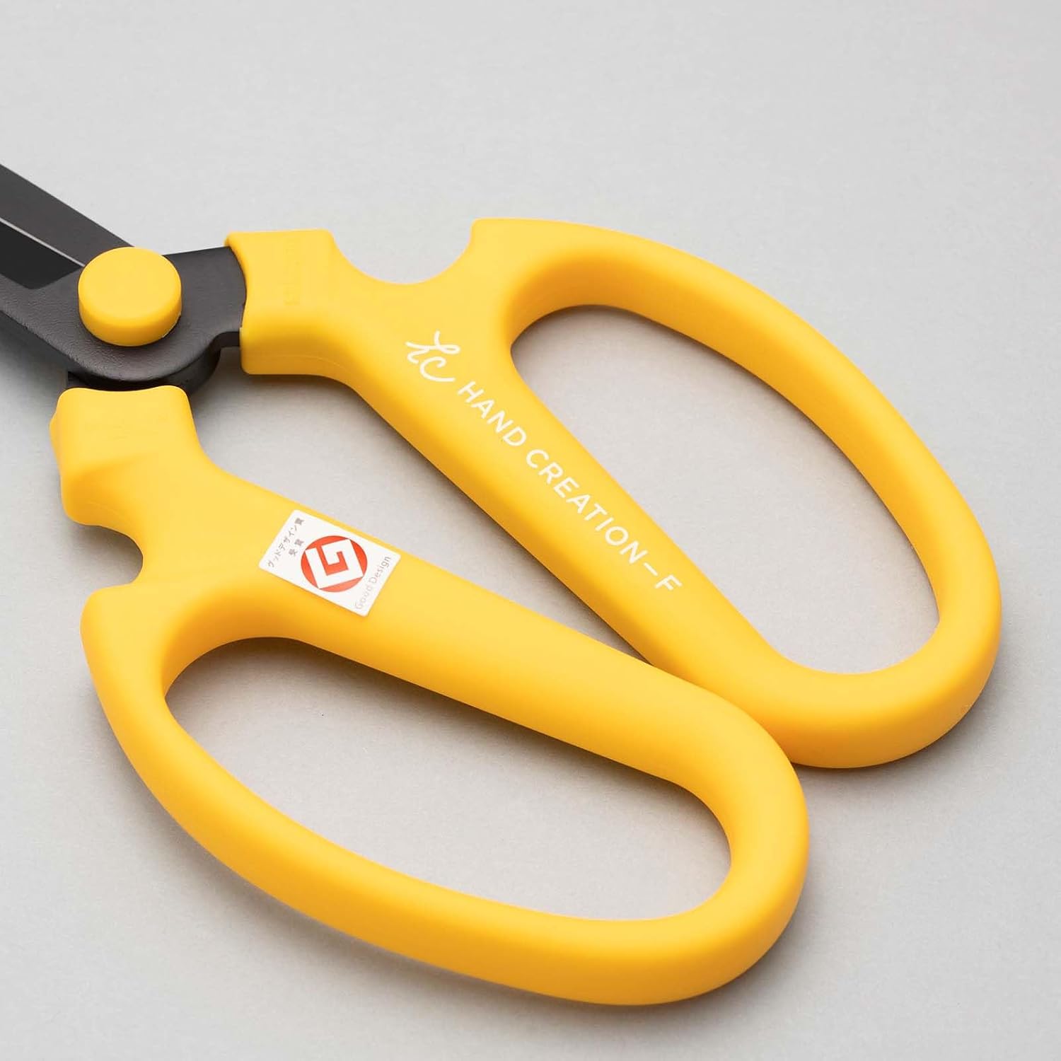 Sakagen Hand Creation F170 Black Blade Series (Yellow) Carbon with Fluorine Coating that is highly durable and wear-resistant about twice as stronger than conventional products.