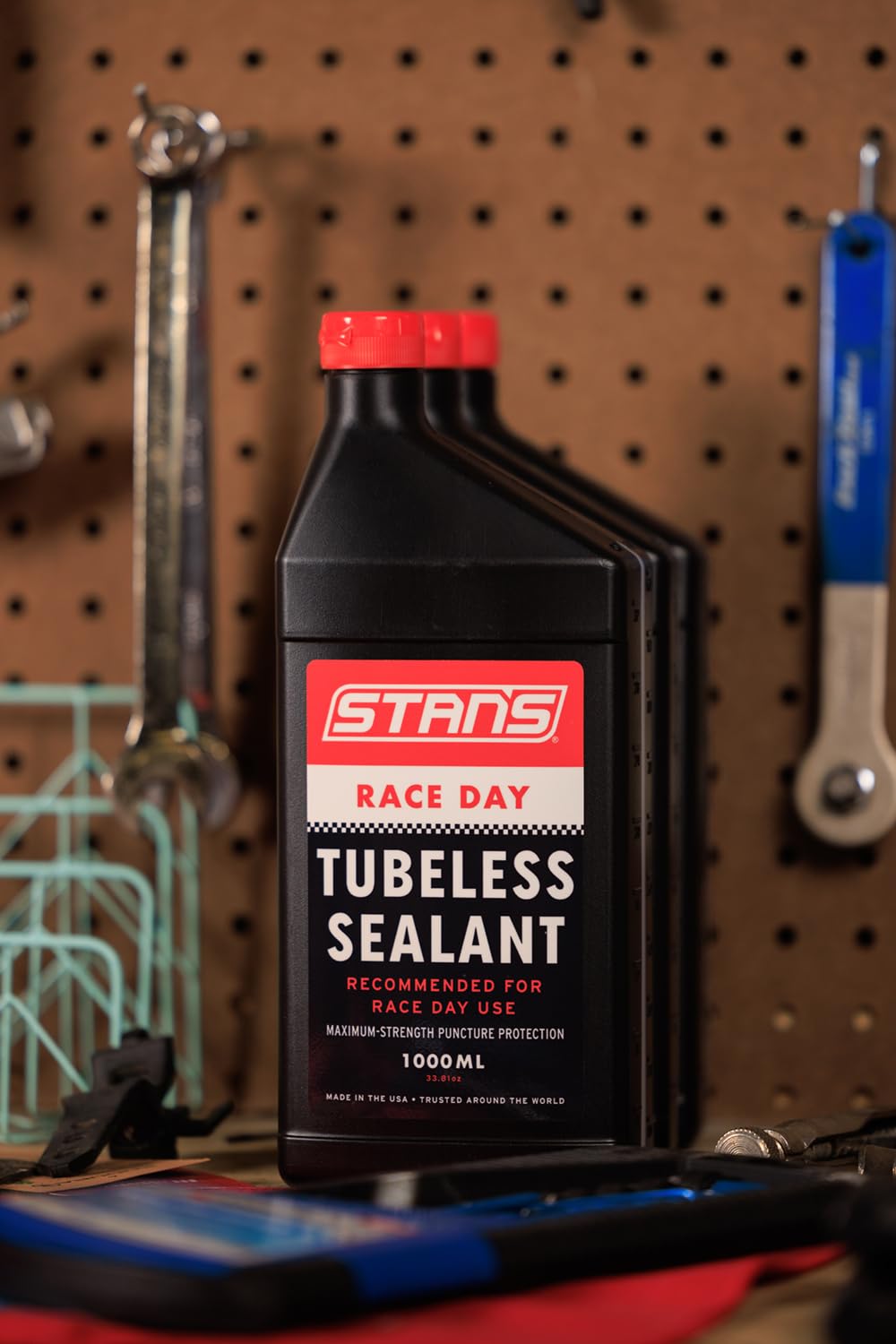 NoTubes Unisex Stan's Race Day Tubeless 1000ml Tyre Sealant, Blue, 1000ml EU - Image 3