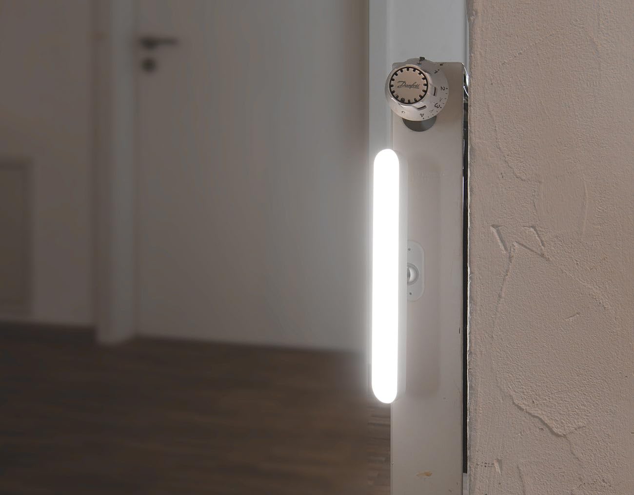 Lunartec LED-Leiste Küche: 4er-Set schwenkbare Akku-LED-Lichtleisten, PIR, 120 lm, tageslichtweiß (Schrankleuchte USB, Möbelleuchte, Möbel)