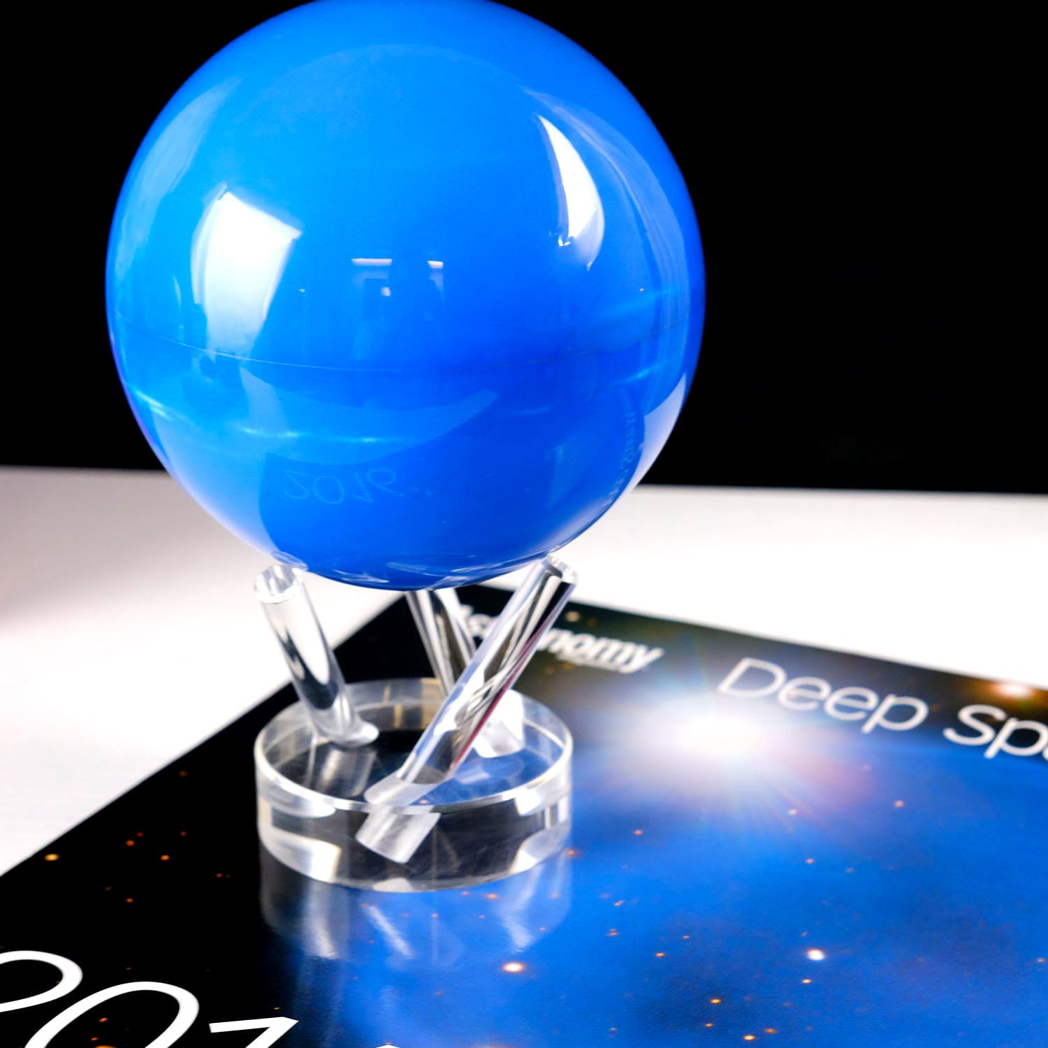 Amazon.co.jp: 光で回る地球儀 ムーバグローブ MOVA Globe 4.5