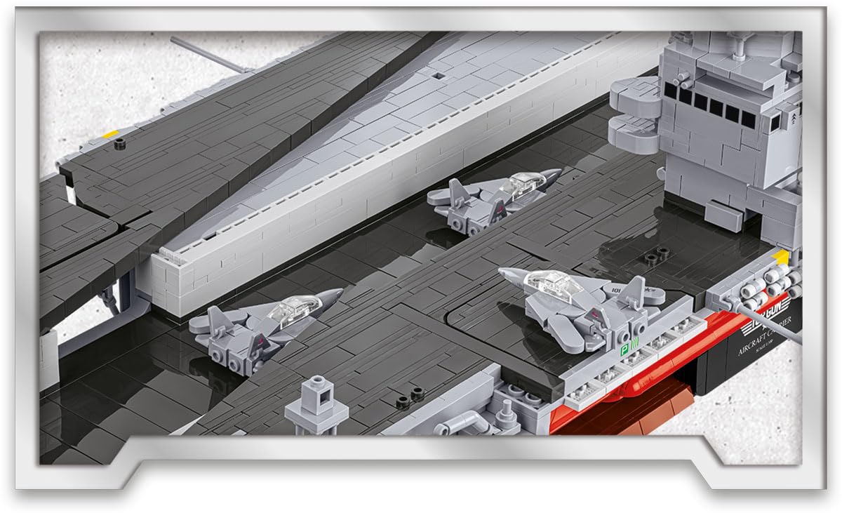 Aircraft Carrier Scale 1:300 6130 pcs Box: 79,5 x 24,4 x 35,0 cm TOP Gun