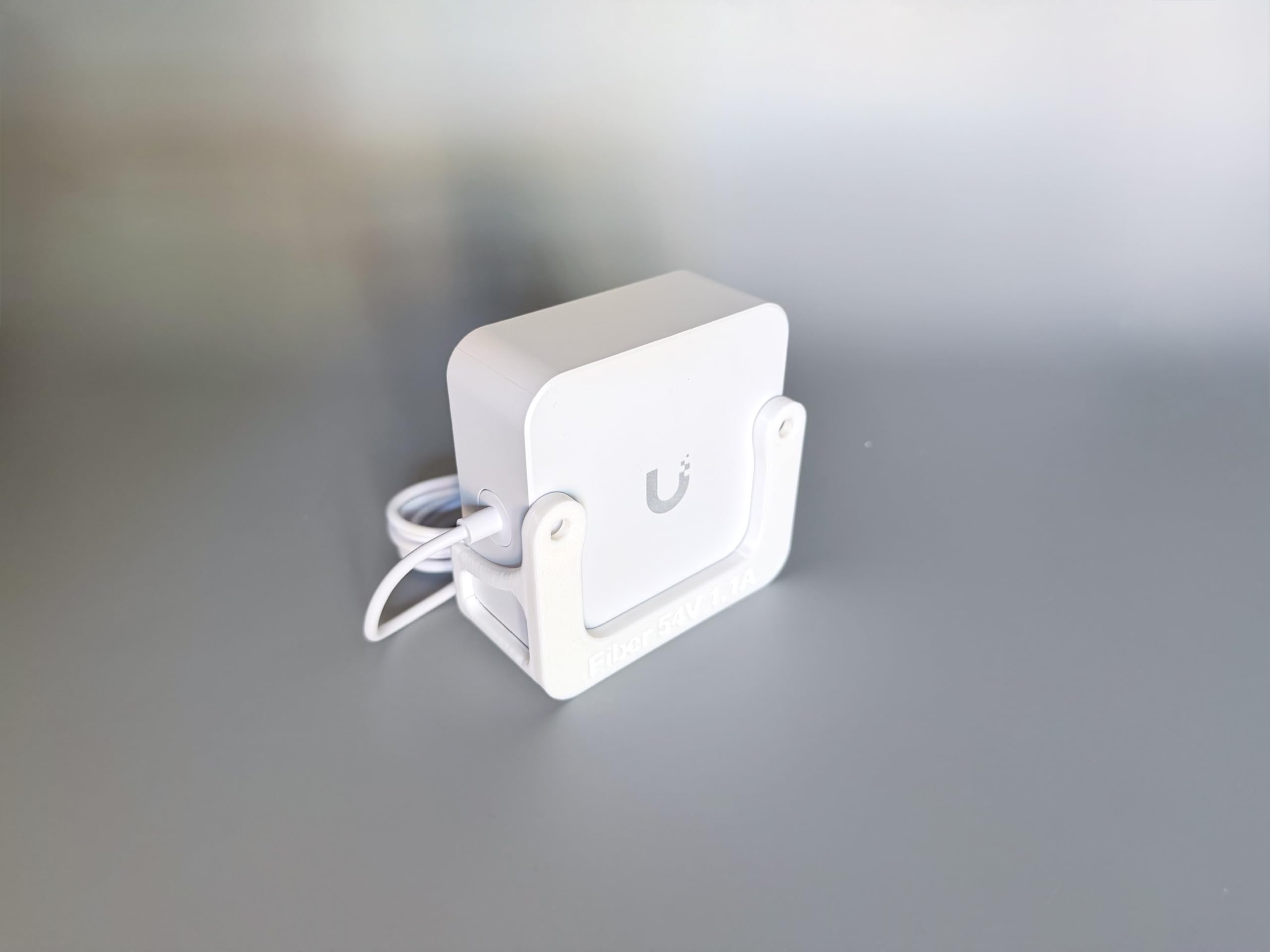Netzteil-Halter für Ubiquiti UniFi Cloud Gateway Fiber (UCG-Fiber/UXG-Fiber) – Wandmontage & Tischunterseite, inkl. Befestigungsmaterial