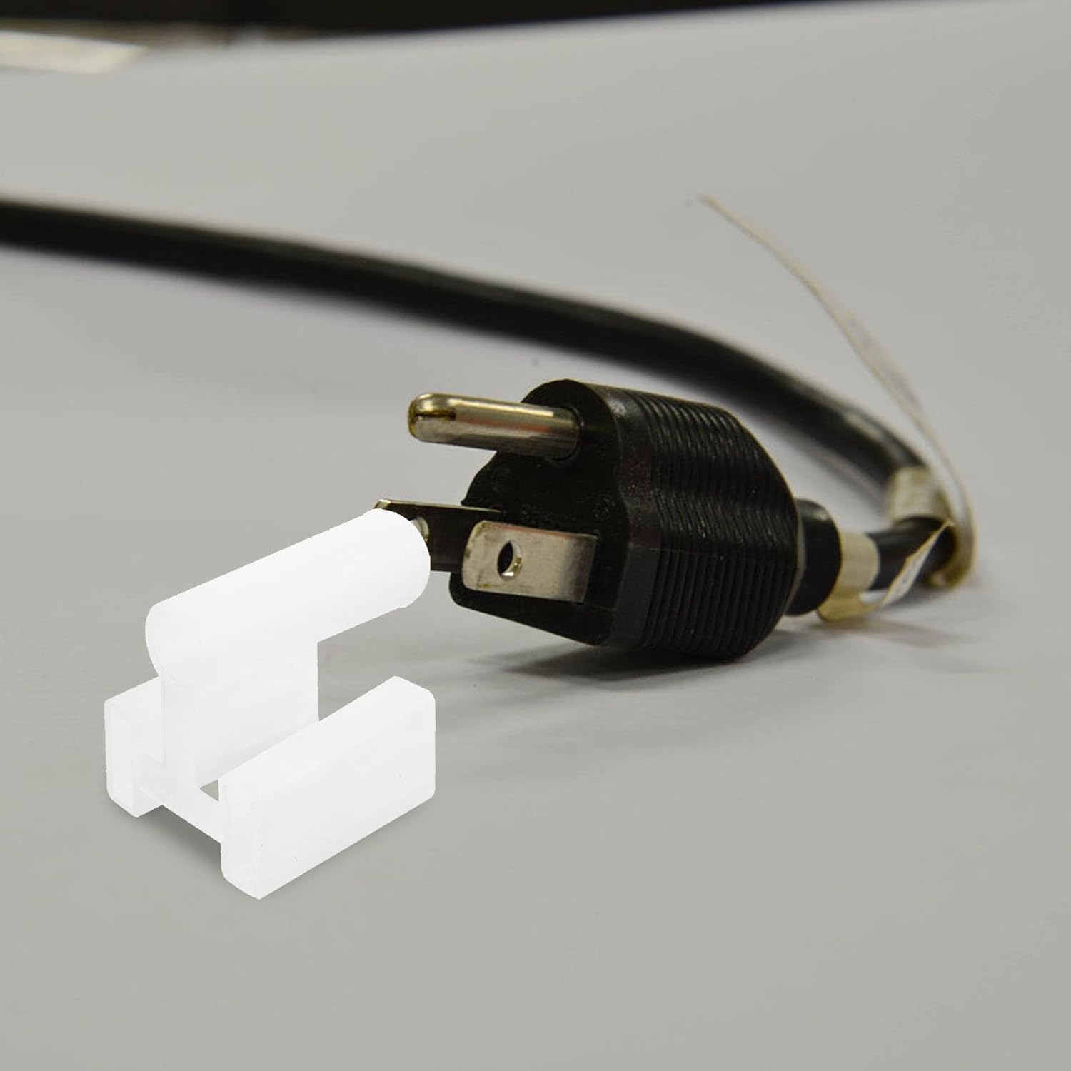 DOITOOL Child Proof Outlet Plug Cover 3-Prong Electrical Power Outlet Covers Baby Safety Plug Caps Plastic Socket Protector for Home Office 100 Pack 0.98X0.78X0.59 Inch