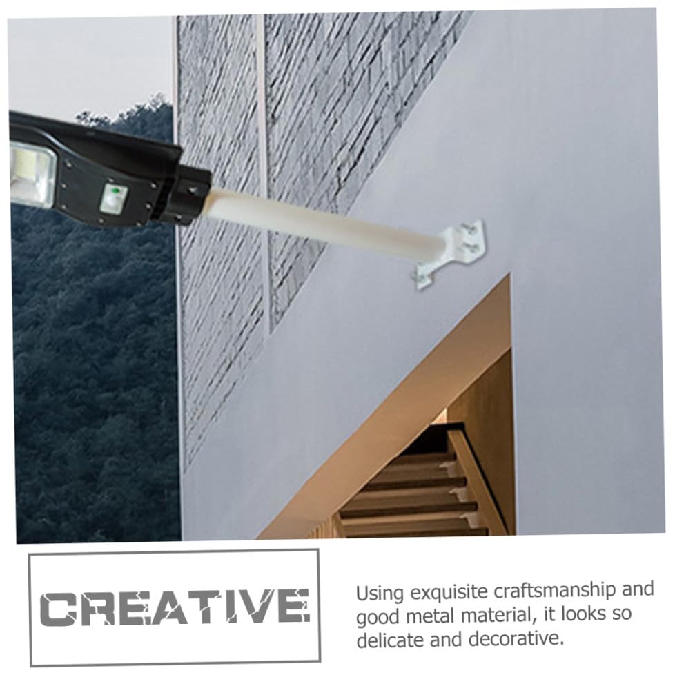 Poste de fijación de metal blanco con diseño estructural simple 6
