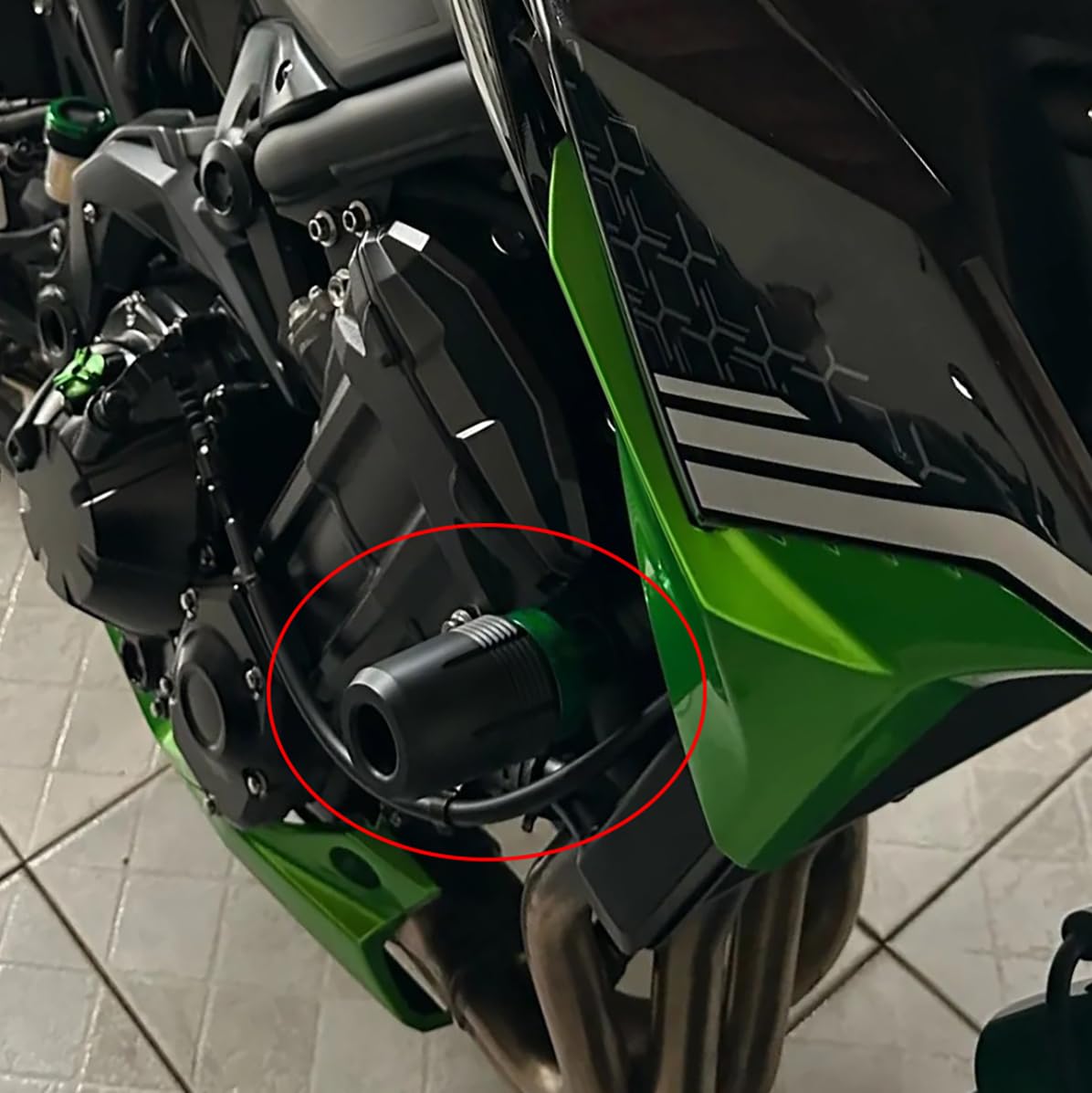 Sturzpads Motorradrahmenschutz für Kawasaki Ninja ZX4R ZX4RR ZX 4R 4RR ZX-4RR ZX-4RR 2023 2024 Zubehör Fallschutz (Schwarz)