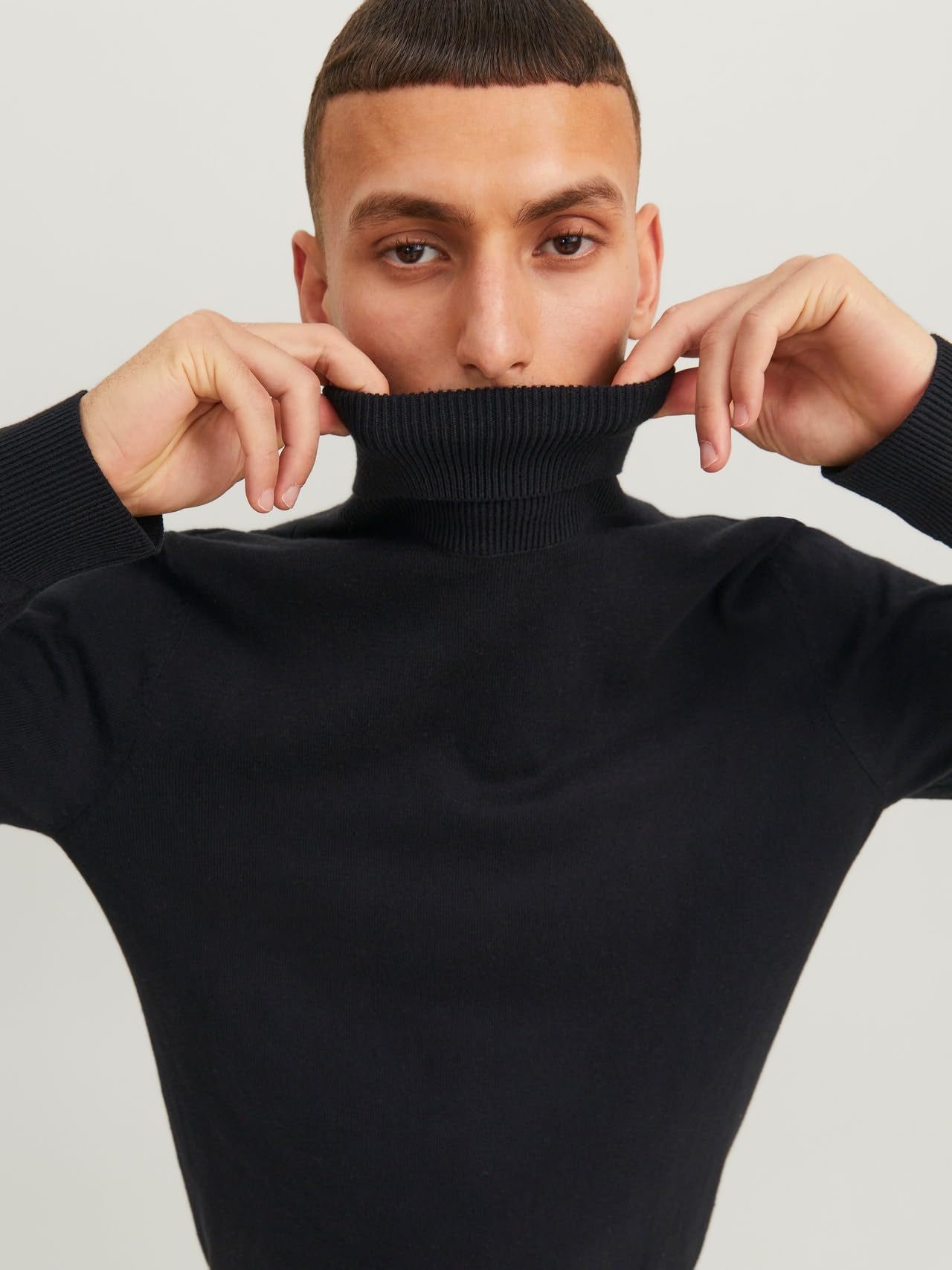 Mêski sweter o kopertowym dekolcie JJEEMIL JACK & JONES W±ski golf z jedwabiem Klasyczny sweter JJEEMIL D³ugi rêkaw