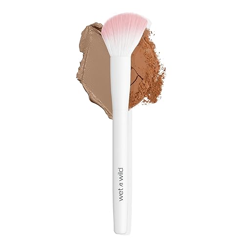 wet n wild - Brocha de maquillaje esencial para contornear, esculpir, resaltar, mezclar con fibras muy afelpadas