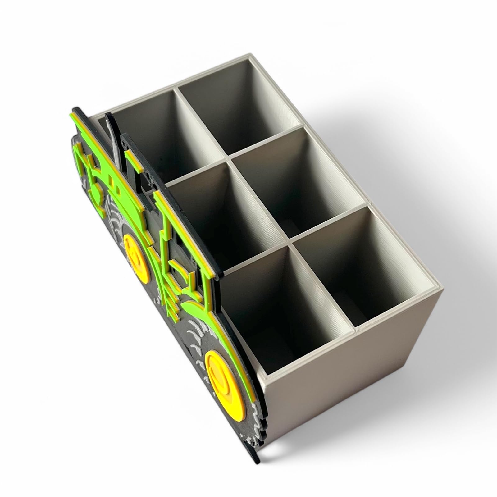 Organizer na biurko Traktor 3D – Przybornik na kredki i długopisy dla dzieci – Ekologiczny pojemnik, piórnik, dekoracja pokoju – EKO, lekki, kolorowy
