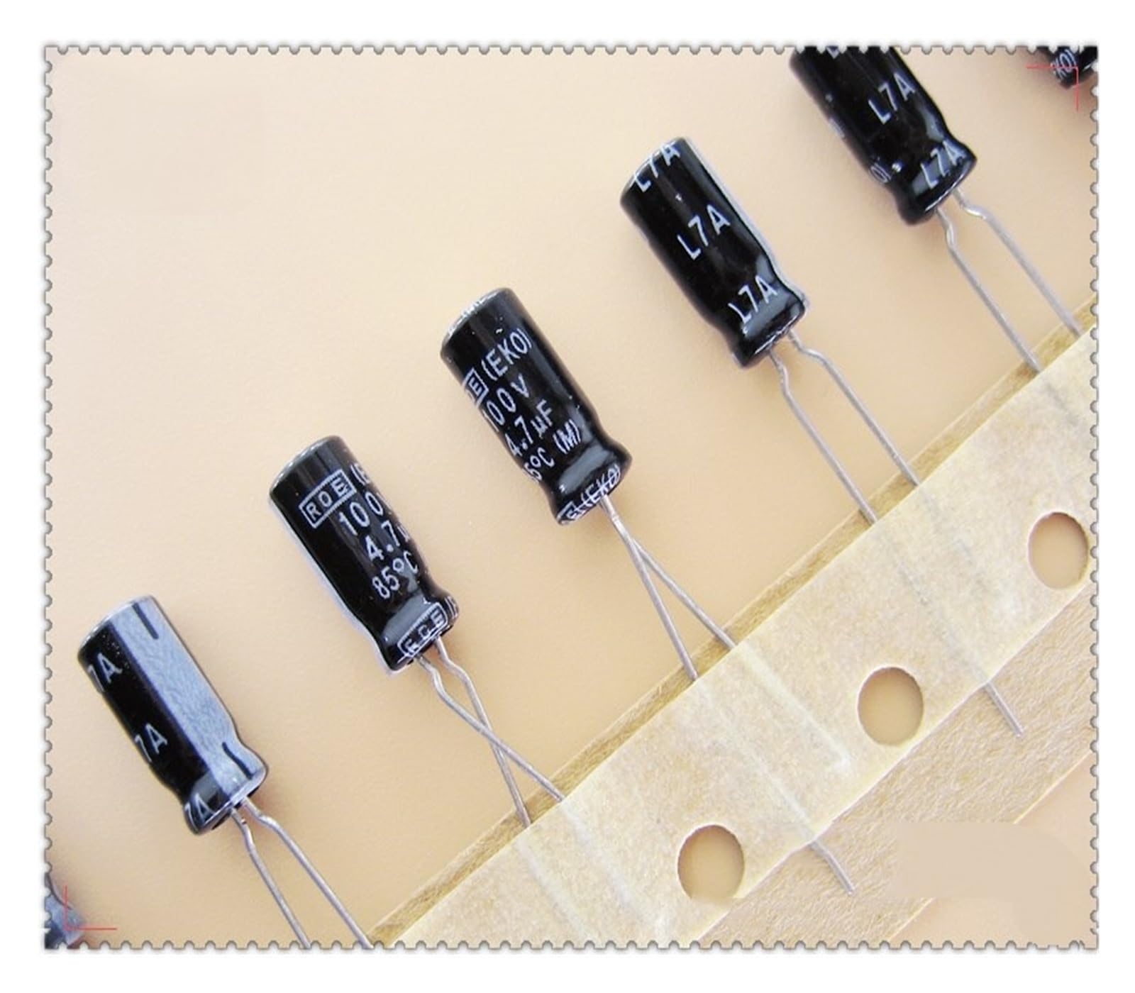Condensateur électrolytique 4.7uF 100V pour supprimer les bruits de friture audio