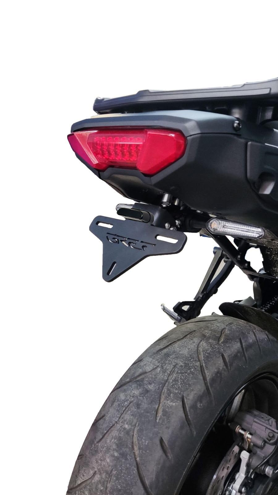Portamatrículas GREF Compatible con Yamaha Tracer 900 2015-2020 (no GT) (con botón abatible)