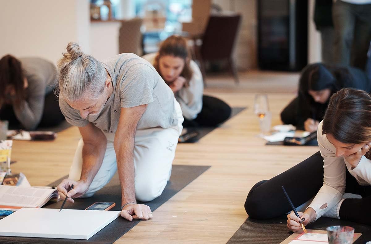 JOCHEN SCHWEIZER Geschenkgutschein: Yoga, Paint & Wine Köln