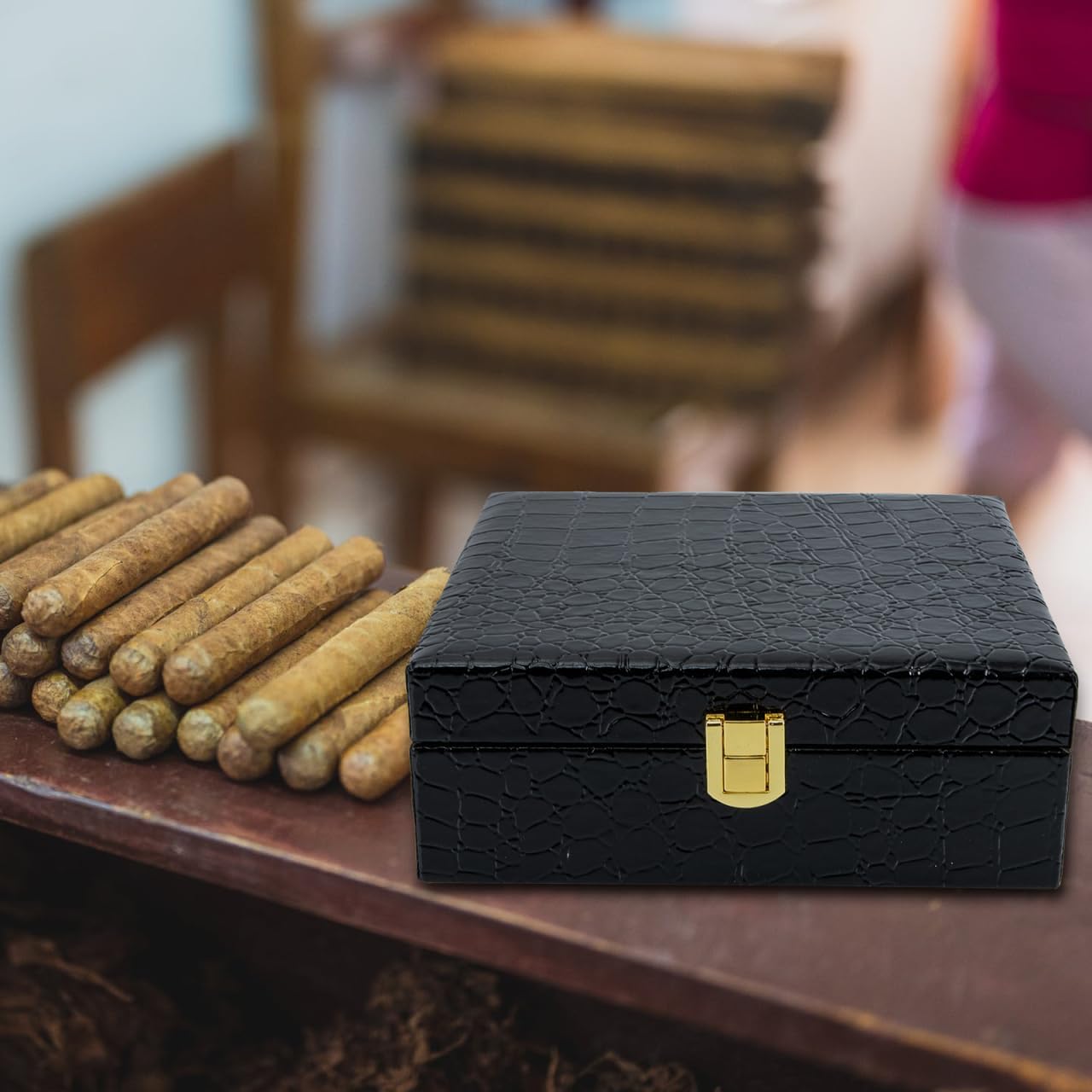 Portable Cigar Wooden Box Humidor Flip-Type with Crocodile Texture for Travel and Home Storage 6.7X5.9X2.55 Inches