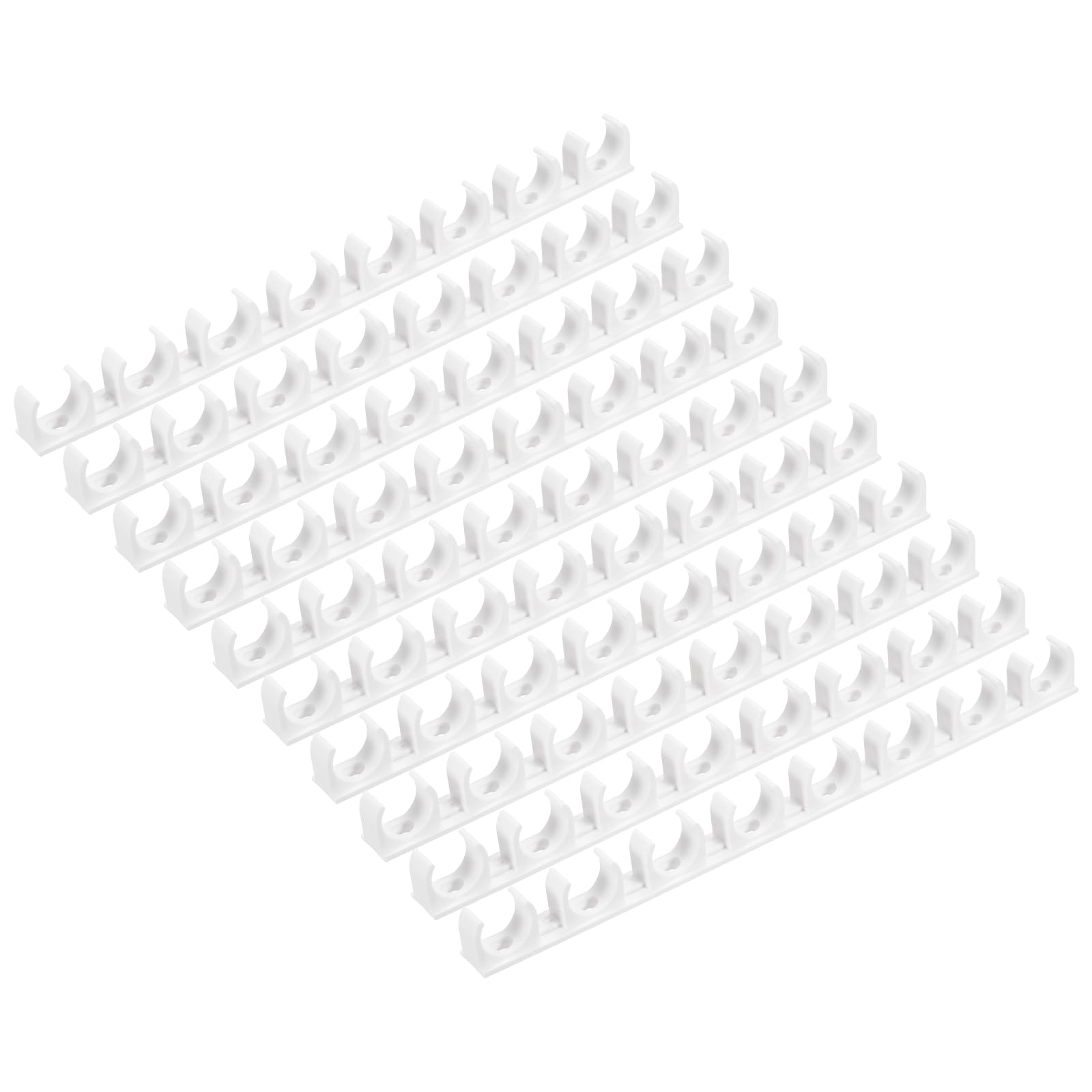 Conductos eléctricos ordenados en el hogar con las abrazaderas de tubo de 20 mm para muebles modernos
