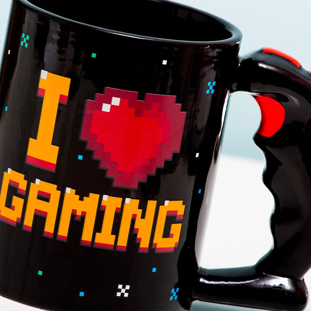 Avilia Tasse à thé ou café avec décoration I Love Gaming idéale comme cadeau - Tasse avec contrôleur comme poignée et décoration change de couleur avec chaleur, 11 x 9 cm, 320 ml, noir et rouge