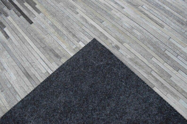 Miniatura 6 de Alfombra antideslizante de piel de vaca tejida a mano con parches de ladrillos para dormitorio, sala de estar  Alfombra impresa colgante en la