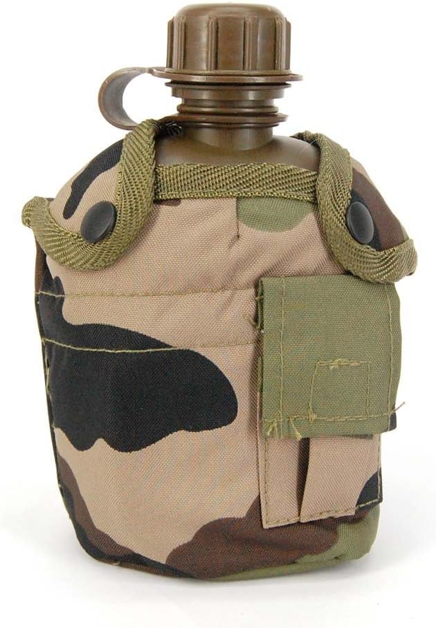 US Plastic Water Bottle with Quarter and Cover Mil-Tec