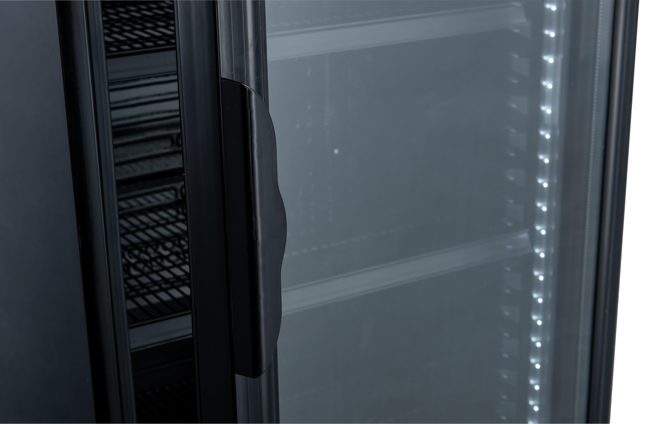 METRO Professional Frigorifero per bevande in acciaio/alluminio, porta in vetro con serratura e chiave, 4 ripiani regolabili, 180 W, illuminazione a LED (Nero, 347 L)