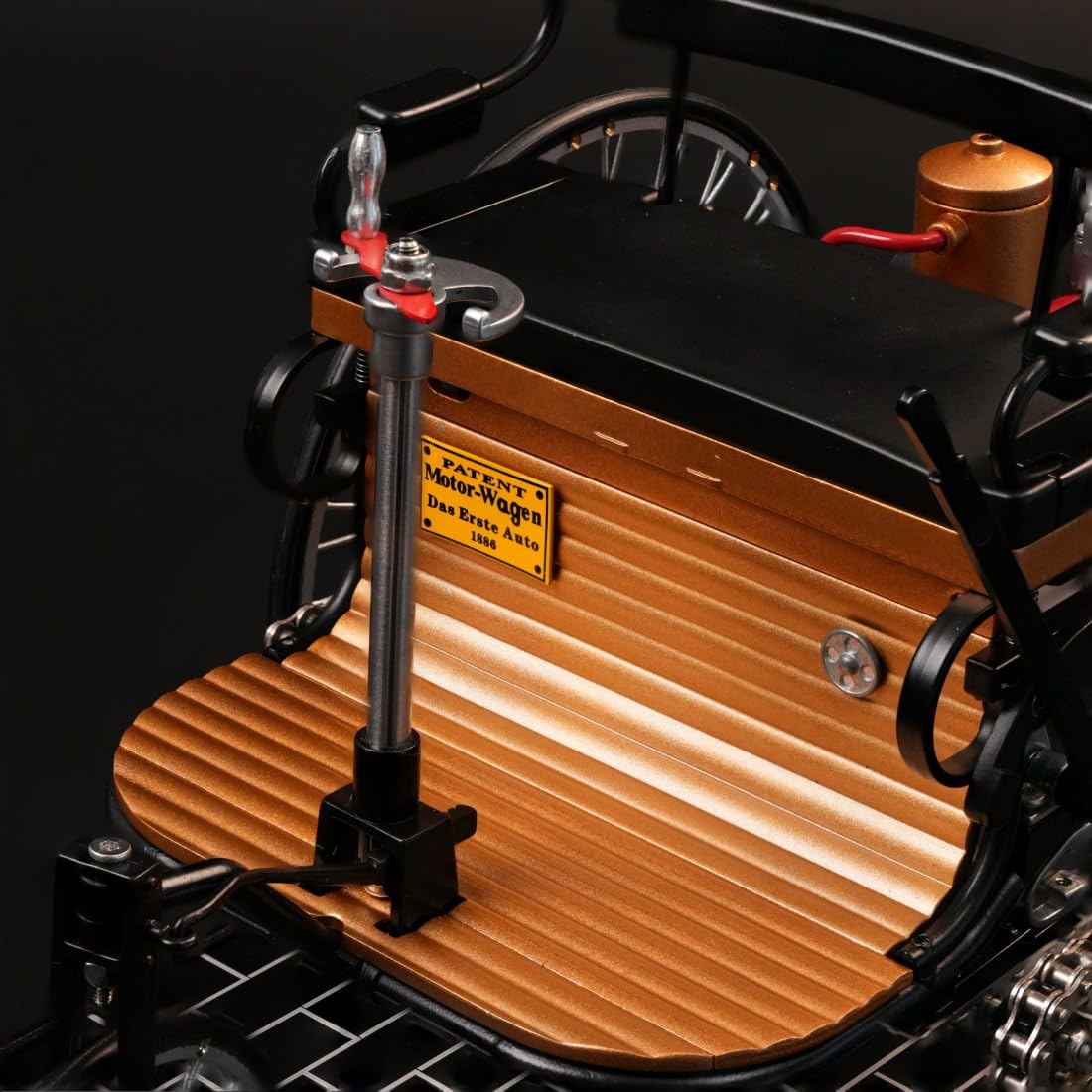 TECHING DM229 - Kit per modellino auto vintage a 3 ruote, in metallo, fai da te, motore meccanico STEM, set da collezione, oltre 430 pezzi per adulti