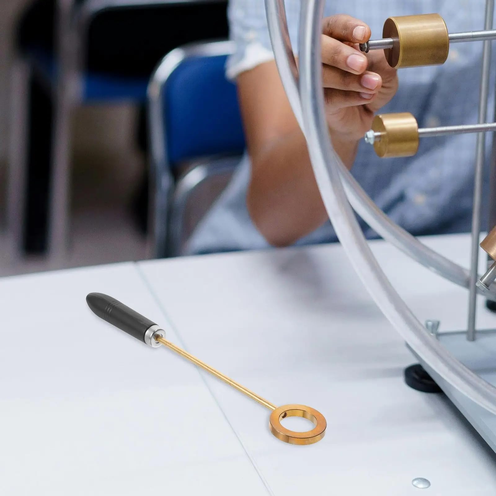 Material de laboratorio for la enseñanza de la física: herramienta for experimentos de expansión y contracción