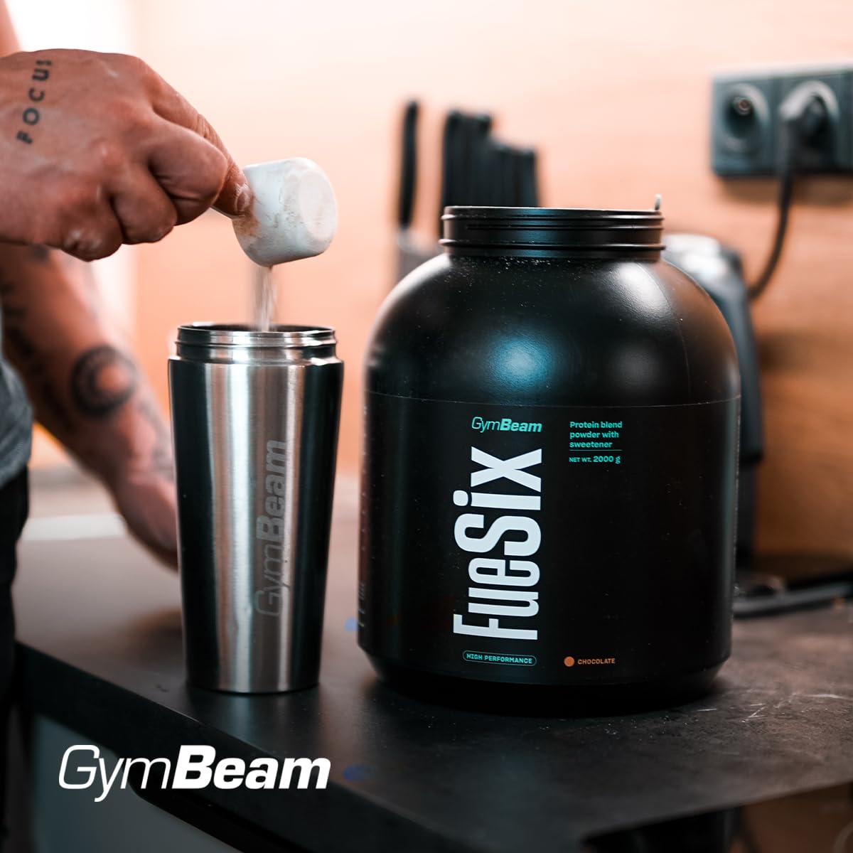 GymBeam FueSix - Complesso Proteico Multicomponente Premium con 6 Proteine di Alta Qualità per Crescita Muscolare, Whey Protein Post Workout, Protein Shake per Atleti e Sportivi, Cioccolato