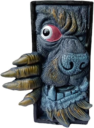 Estantería de terror - Máscaras y monstruos que miran aterradoras figuras de resina de Halloween o Pascua con estantes decorativos de terror únicos