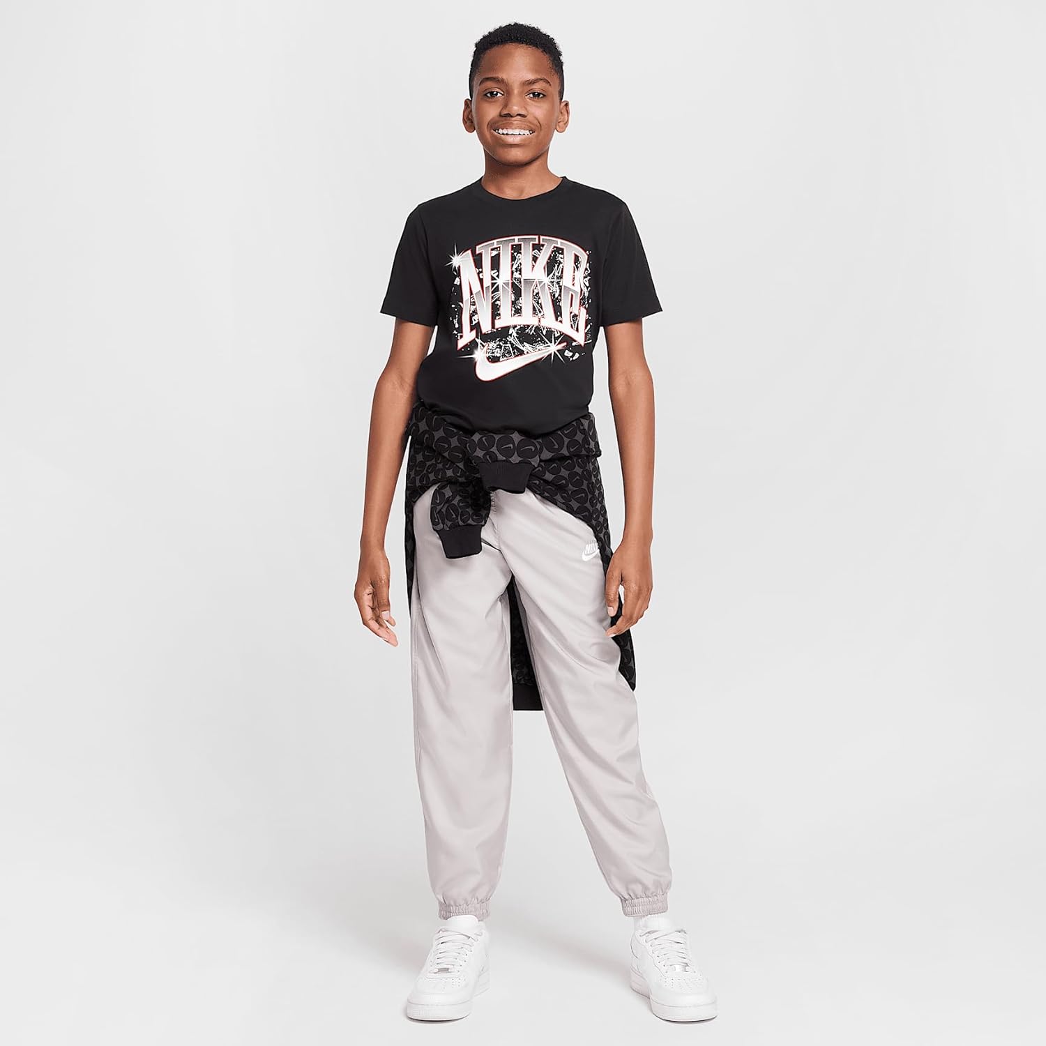 Nike Sportswear Big Kids' T-Shirt (HV8688-010, Black)