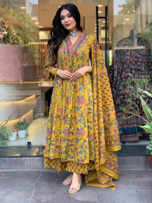 Image of Yashika Women Cotton Blend Floral Printed Kurta Plazzo Set with Dupatta Suitable For Every Indian Occasion