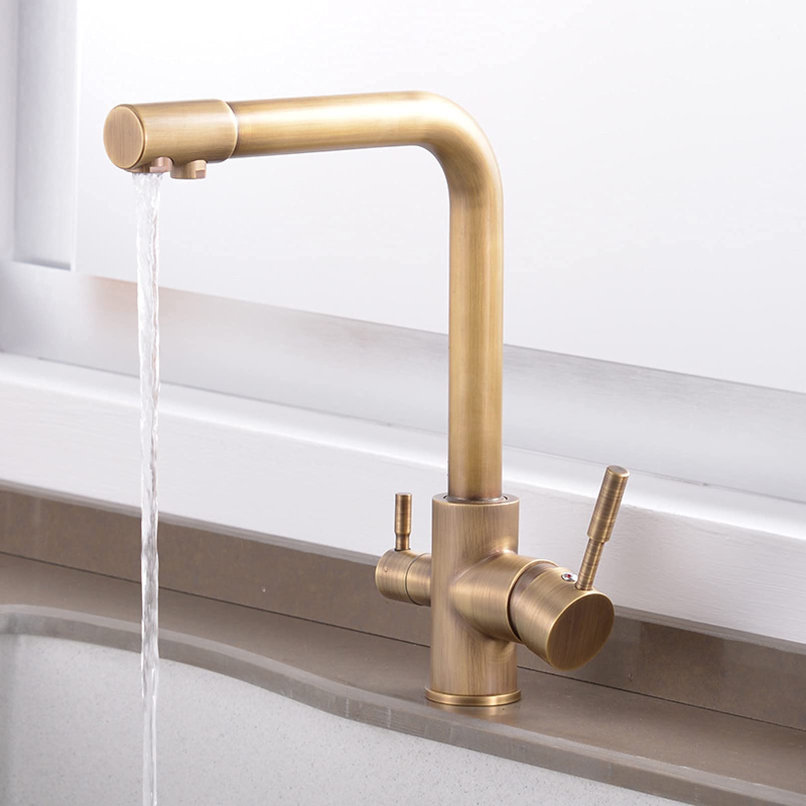 Robinet de lavabo élégant en cuivre pour eau potable saine et pure de cuisine