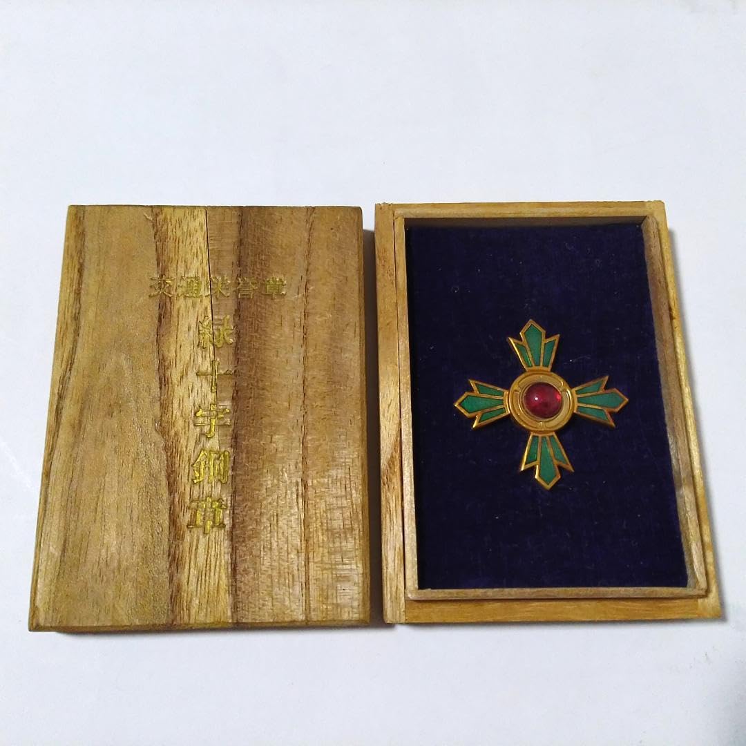 【レア】交通栄誉賞 緑十字銀章 緑十字銅章 バッジ レア】交通栄誉賞 緑十字銀章 緑十字銅章 バッジ - メルカリ