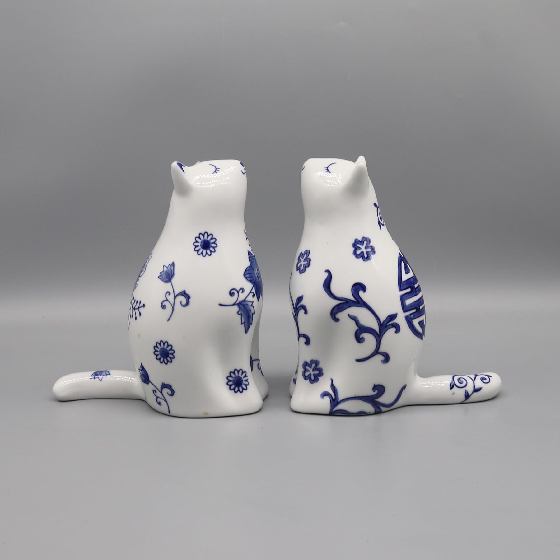 Eastern tide Figuras de gato de cerámica, patrón floral azul y blanco, juego de 2, 16 cm de altura, estilo de porcelana china