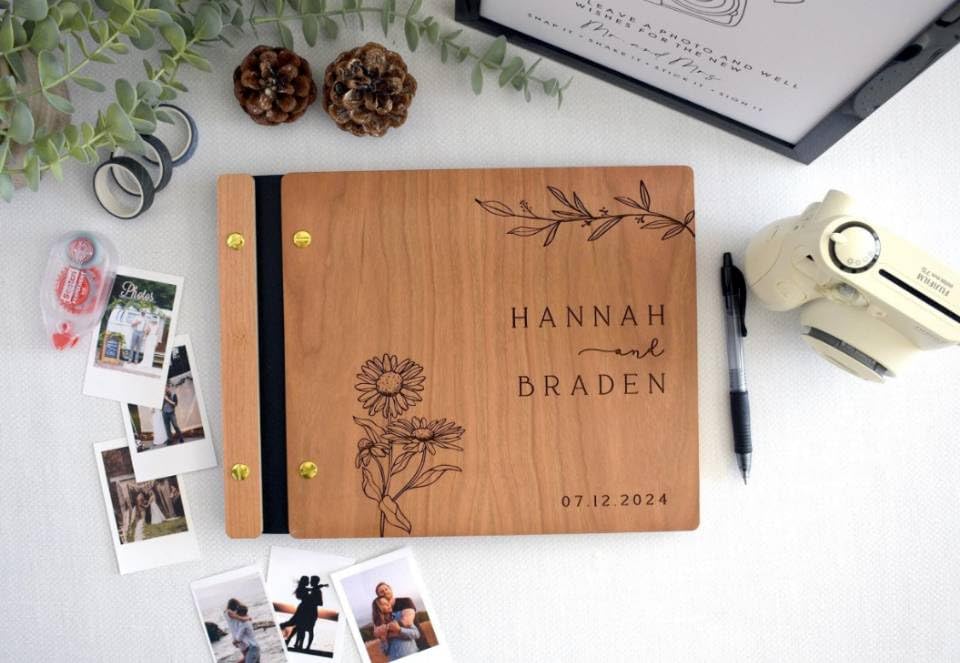 Livre d'or en bois A4 avec 60 feuilles de papier blanc - Élégant livre d'or de mariage personnalisé en bois avec motif tournesol - Album photo de mariage