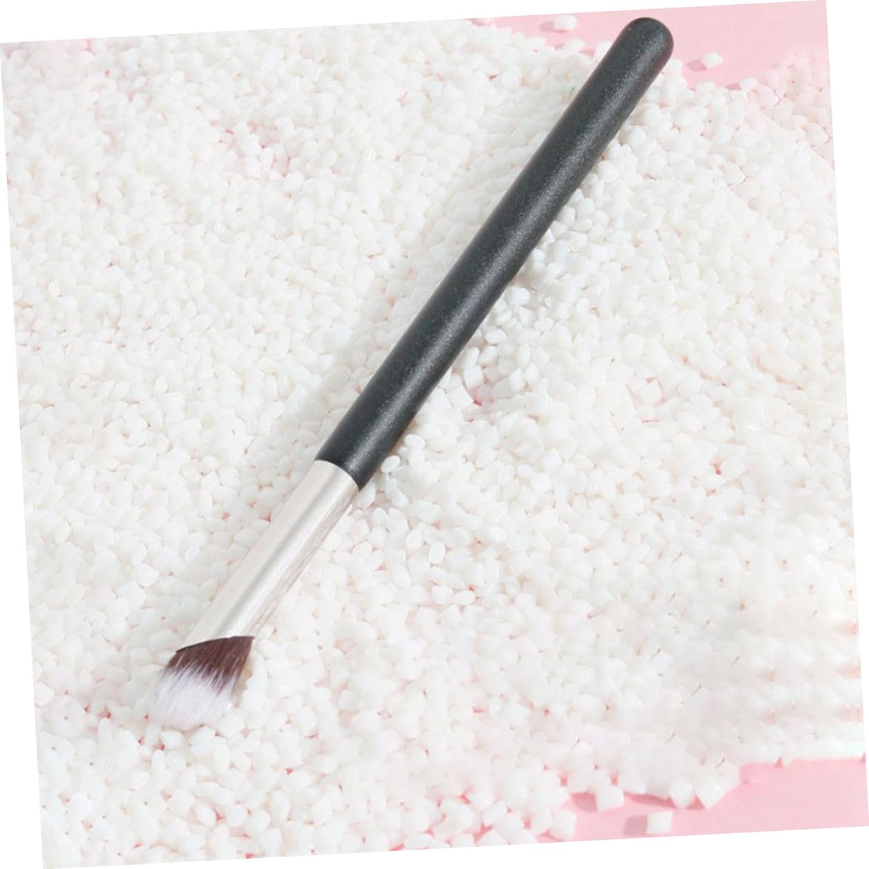 Under Eye Concealer Brush Small Angled Makeup Brush for Eyebrow Concealing Versatile Cosmetic Tool with Ergonomic Handle Skin-friendly for Powder Cream Liquid Cosmetics