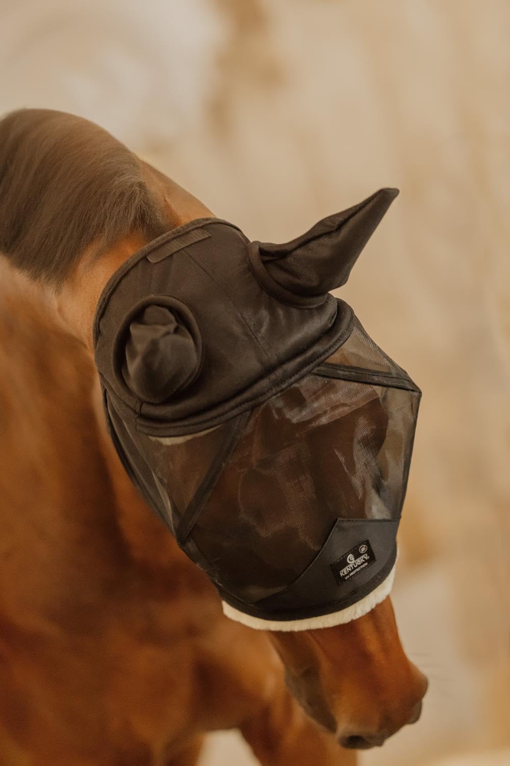 Fliegenmaske Pferd Full mit Ohren – Hautfreundlich mit Kunstlammfell, UV-Schutz & Insektenschutz, atmungsaktives Mesh, Verstellbarer Klettverschluss, langlebig & waschbar, Schwarz
