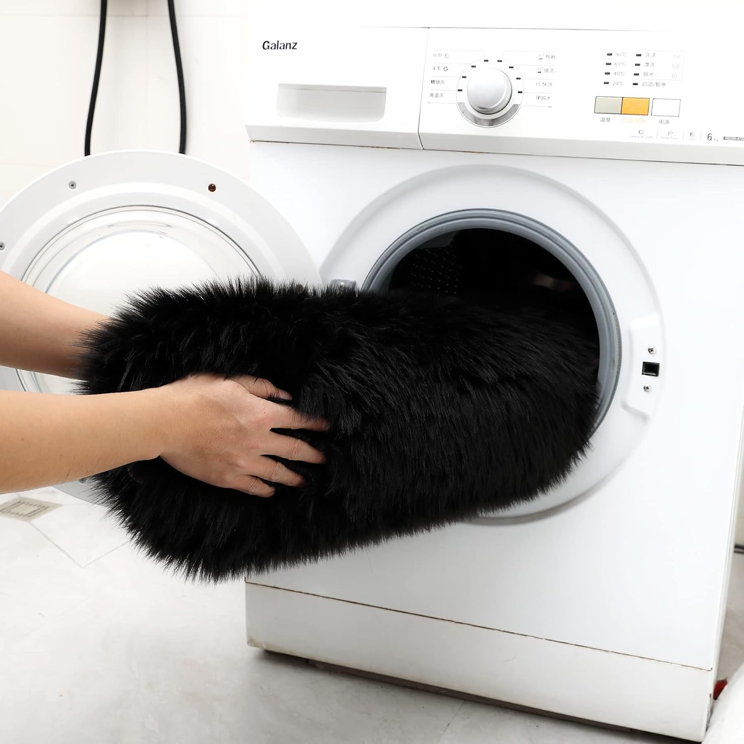 Faux Lammfell Schaffell Teppich Schwarz 160x230 cm, Weicher Flauschiger Teppich Wohnzimmer Deko, Longhair Fell Lammfellimitat Carpet für Stühle Sofa Schlafzimmer Kinderzimmer