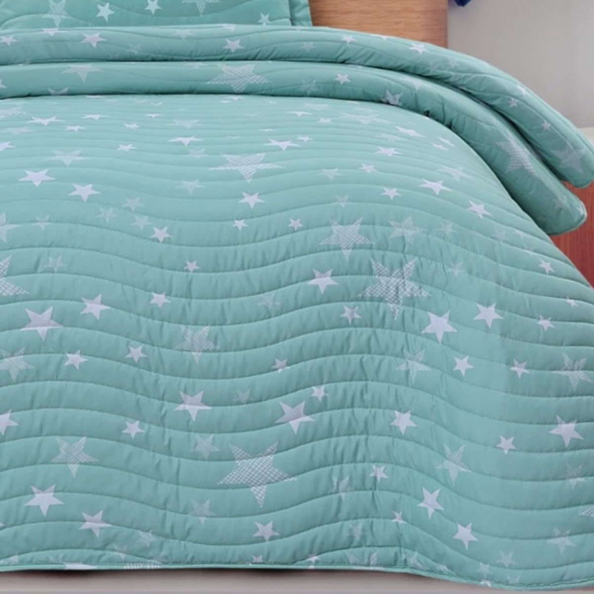 DHESTIA HOME Colcha Bouti Cosida Infantil y Juvenil con Cojín Modelo Estrellas Stars Agua Color Agua Talla Cama 90