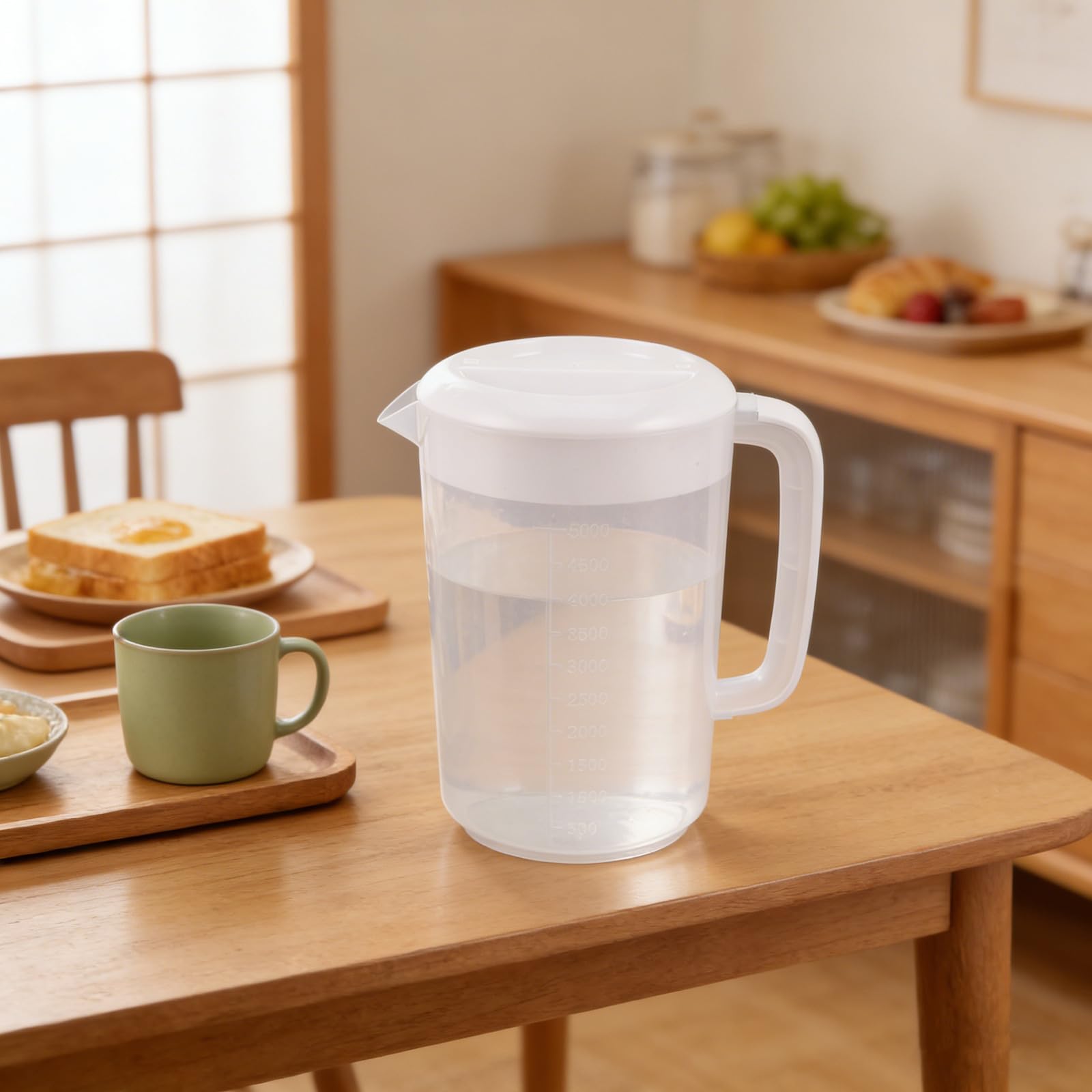 Caraffa Plastica 5l con Coperchio e Scala Graduata per Protezione Freschezza per Acqua Fredda, Latte, Succhi e Tè Uso Famiglia e Outdoor Riutilizzabile