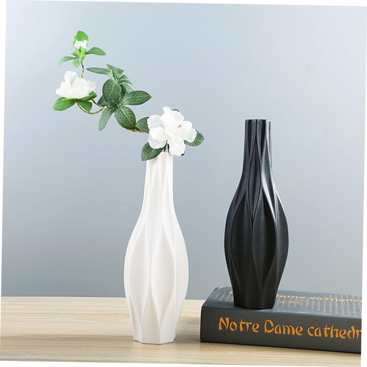 Cabilock 1pc Creative White Ceramic Flower Vase European Style Home Decoration for Dried Flowers Modern Design Elegant Centerpiece for Living Room and Weddings