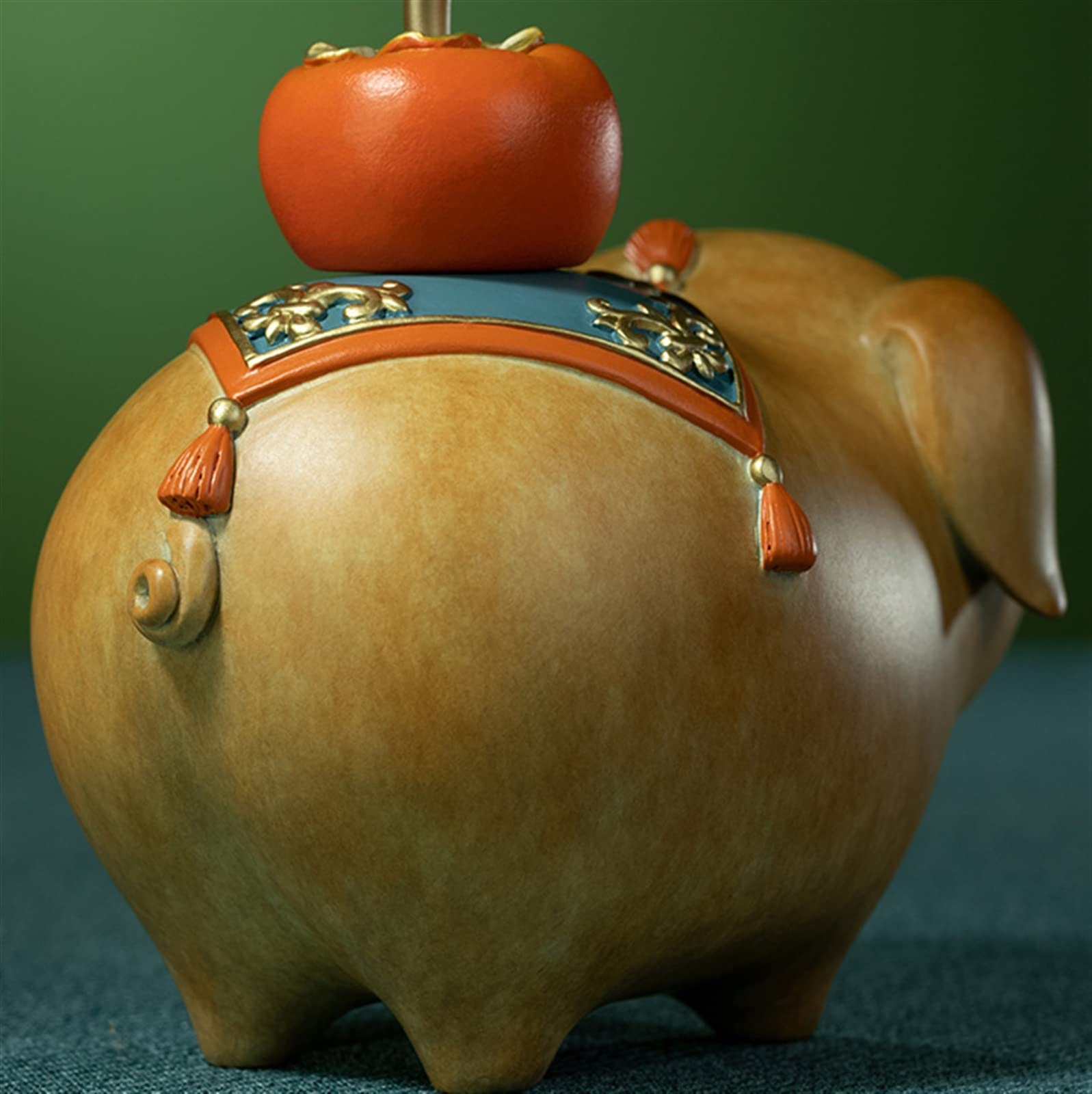 BONAD Figurki na biurko statuetka zwierzęcia ozdoba błogosławieństwo szczęśliwa świnka ozdoba na biurko dla przyjaciół, kolegów, rodziny, dekoracja wnętrz domu figurka statuetki wystrój domu