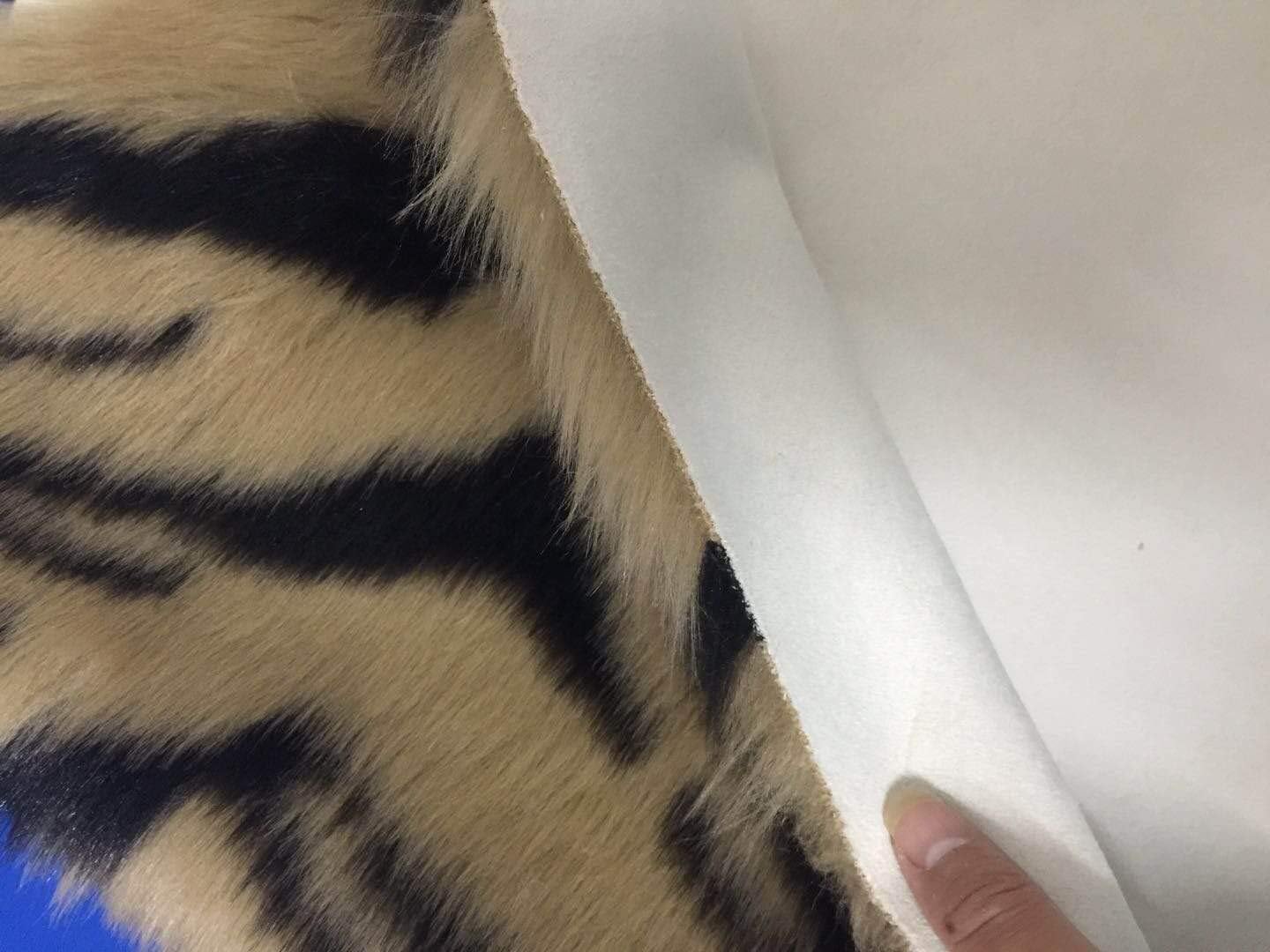 Tiger Rug 3.3x5 Feet Animal Printed Faux Cowhide Area Rug Skin Fur Luxury Soft Simulation Cowhide, Leopard, Tiger, Zebra, Cow Hide Mat Faux Carpet Perfectly in Living Room/Bed Room