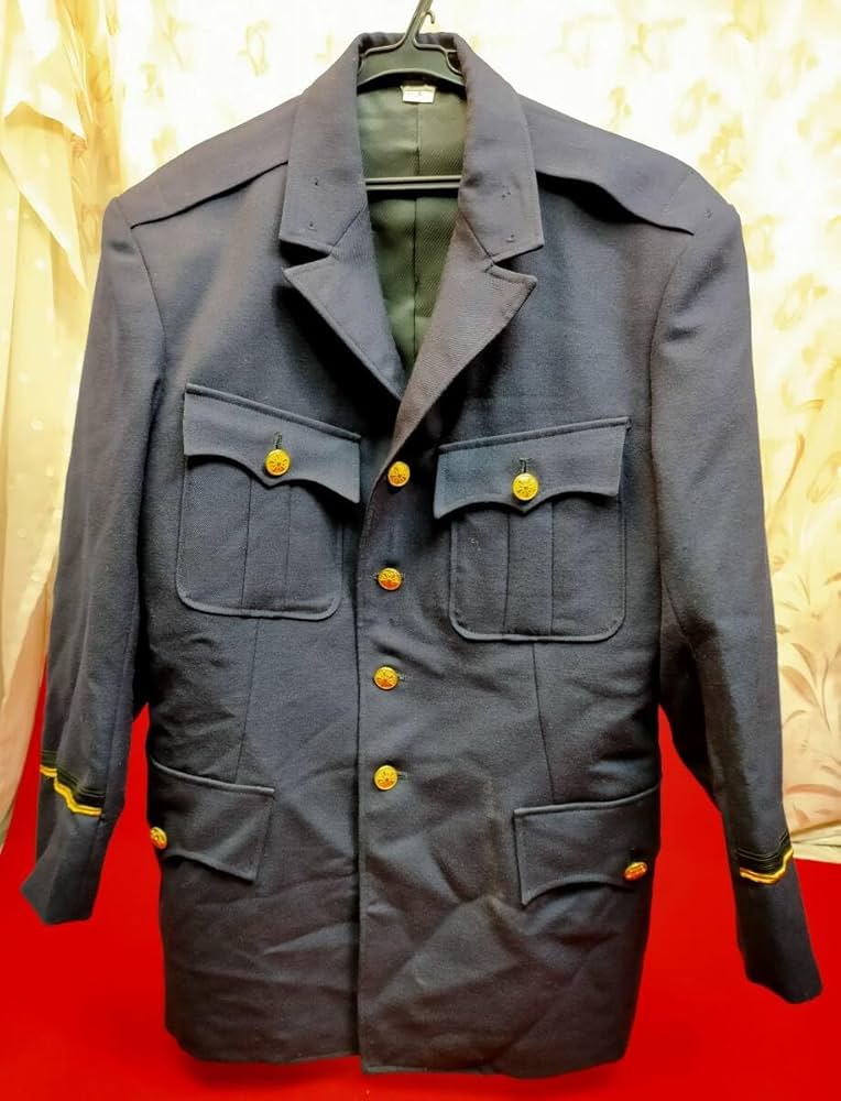 Amazon.co.jp: 制服 レトロ 警察 金ボタン B5 62年 : ファッション