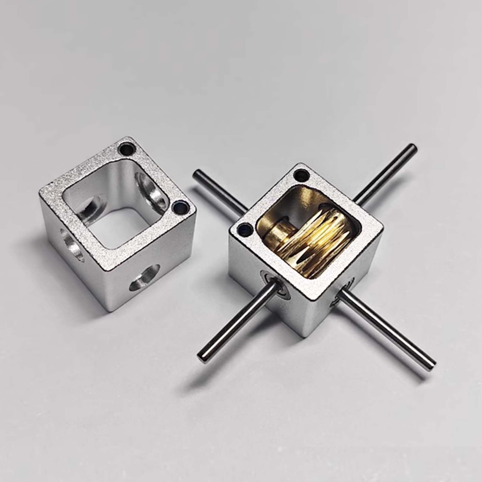 Selbstsperrendes 2/3mm Mini Schneckengetriebe, Rechtwinkliger Dreher, Kleines 90 Grad Untersetzungsgetriebe, Kommutator Getriebegehäuse (A)