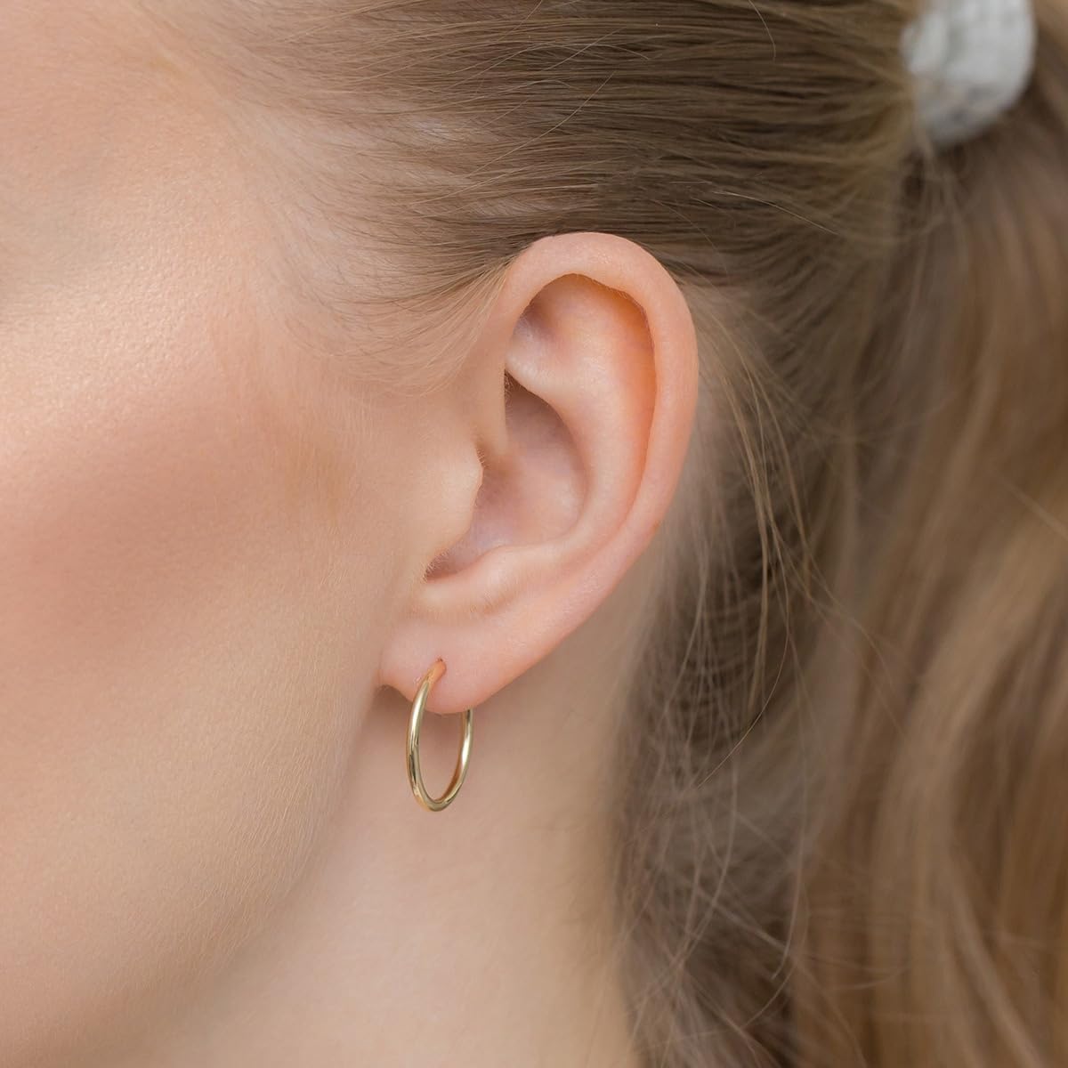 Orecchini a cerchio da donna in vero oro 14 carati (585), eleganti orecchini in oro giallo, gioielli senza tempo, ideali per tutti i giorni e per Natale