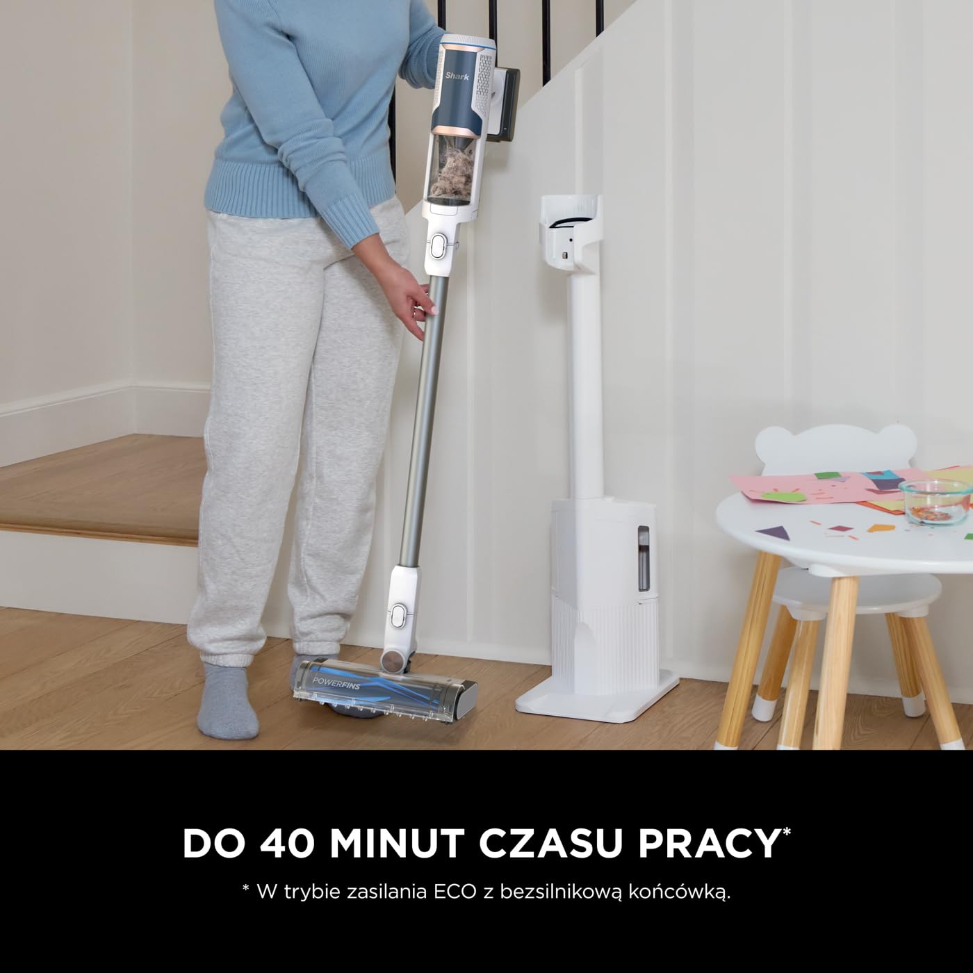 Shark Clean & Empty Bezprzewodowy odkurzacz z automatycznym systemem opróżniania, czas pracy 40 min, Anti Hair Wrap, akcesoria do sierści i szczelin, stacja ładująca, biało/niebieski, BU3521EU