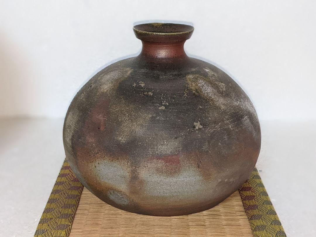 備前焼　西蔵坊窯　猪俣政昭造　花瓶　花器　壺　花入れ　一輪挿し 備前焼 窯変黒ごま耳付花入 西蔵坊窯 猪俣政昭 花入れ