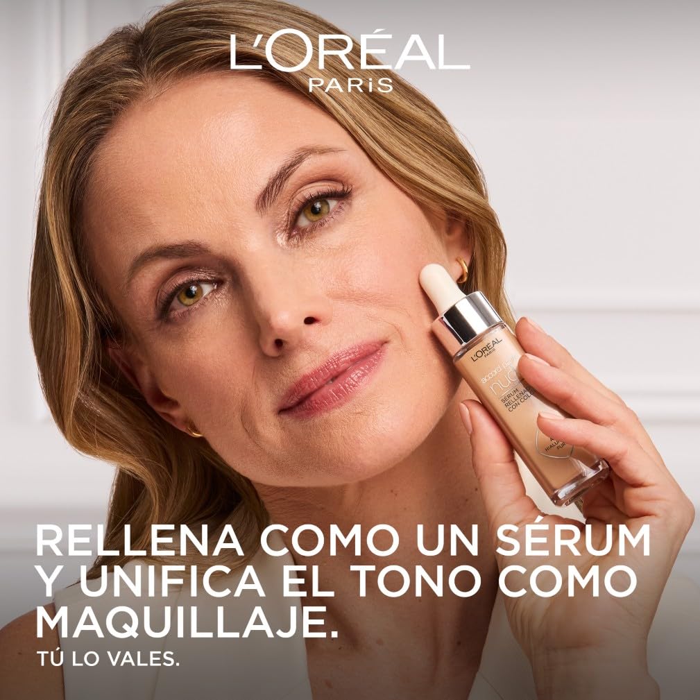 Primer plano del aplicador tipo gotero del sérum con color L'Oréal Paris Accord Parfait.
