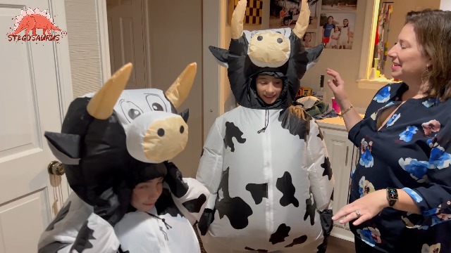 Disfraz inflable de vaca para niños miniatura 7