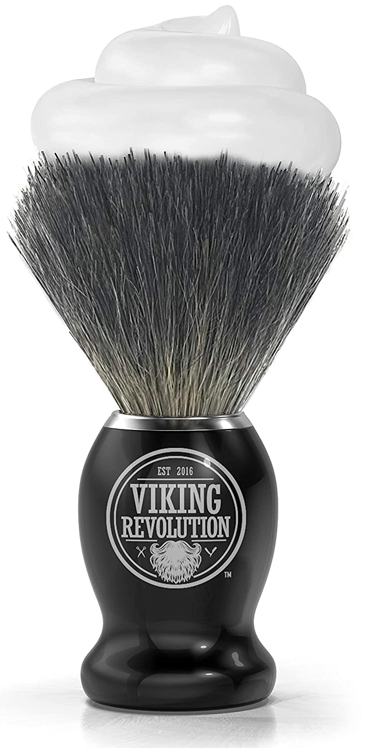 Viking Revolution Pennello Barba in Tasso - Pennello da Barba Rasatura a Umido con Crema e Schiuma da Barba - La Miglior Rasatura con Rasoio di Sicurezza, Rasoio a Doppio Filo o Rasoio Pieghevole