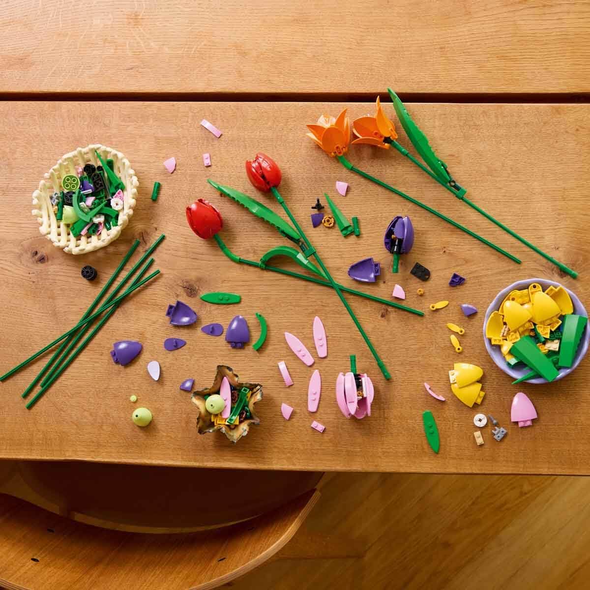 LEGO Botanicals Le Bouquet de Tulipes - Set de Construction pour Adulte avec Fleurs Artificielles - 14 Tulipes dans 5 Couleurs - Décoration pour la Maison ou la Table - Cadeau DIY pour Femme 11501